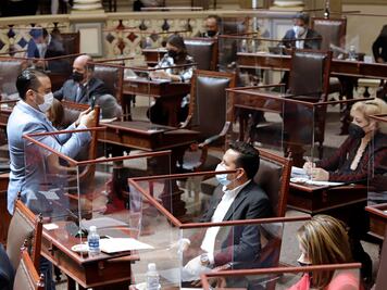 Tras 250 pruebas negativas, retornan diputados al Congreso de Puebla