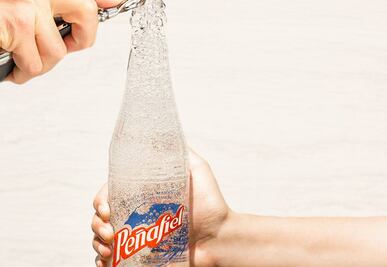 FOTOS. Así fue cómo se creó la embotelladora Peñafiel en Tehuacán