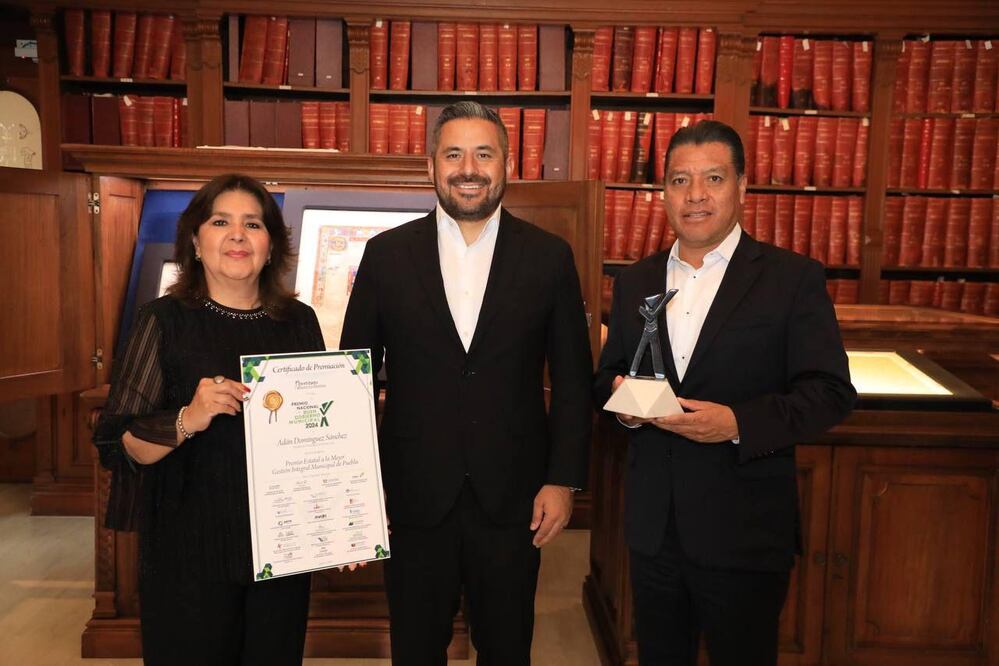 El alcalde Adán Domínguez recibió el reconocimiento | Foto Especial