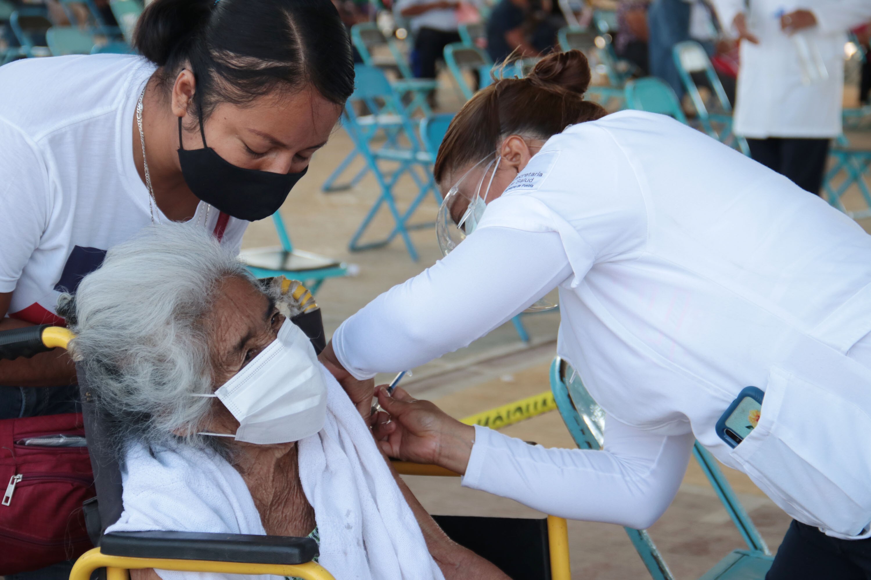 Confirmado, el jueves iniciará vacunación masiva para adultos mayores de 169 municipios de Puebla