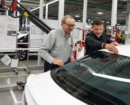 Lucid Motors inicia producción de su modelo más barato con techo de metal