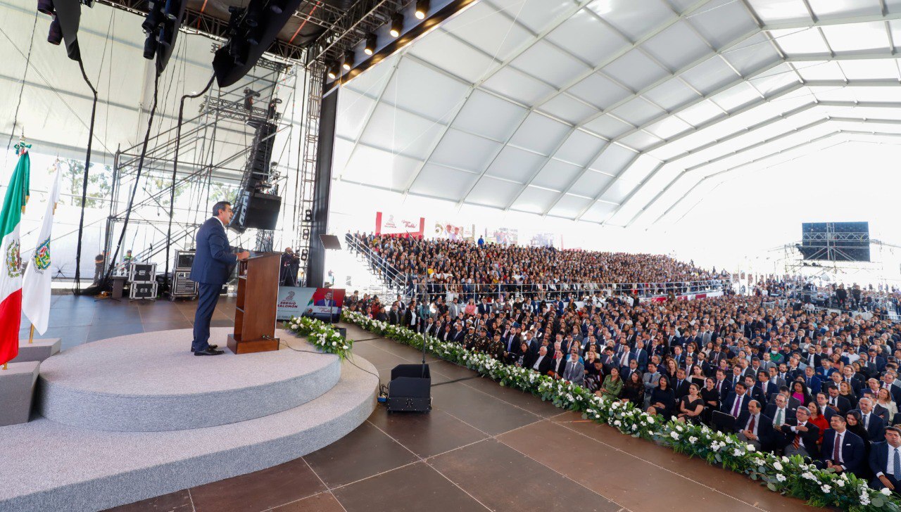 Ante estos síntomas, decidió trasladarse a un hospital para someterse a estudios médicos y recibir la valoración de los especialistas. 


Foto: Producción El Universal Puebla 