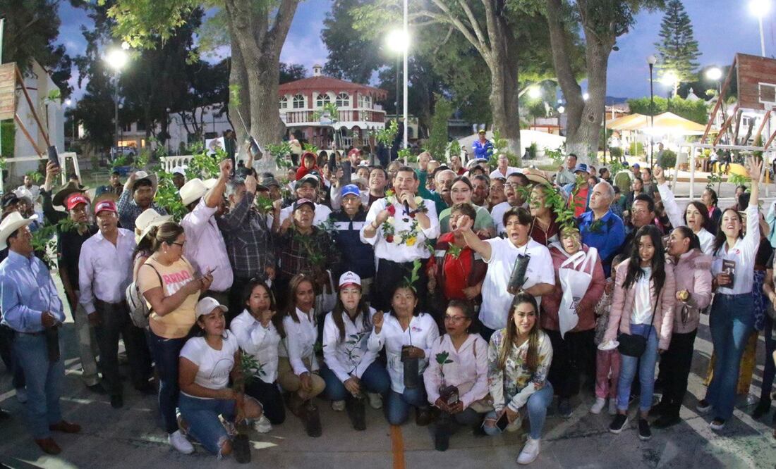 Alejandro Armenta recorrió las calles de ambos municipios poblanos | Foto: Especial