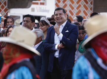Alejandro Armenta reconoce la cultura de los pueblos mixtecos