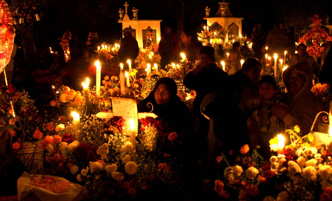 Con el objetivo de honrar la memoria, el alma y el recuerdo de los difuntos, se ha ido estableciendo un día específico para conmemorar a aquellos que han partido de una manera particular o que poseen ciertas características.
Foto: Producción El Universal Puebla