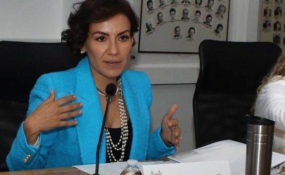 La diputada Mónica Silva Ruiz defiende el nombre de la Ley Monzón | Foto: Agencia es Imagen para El Universal Puebla