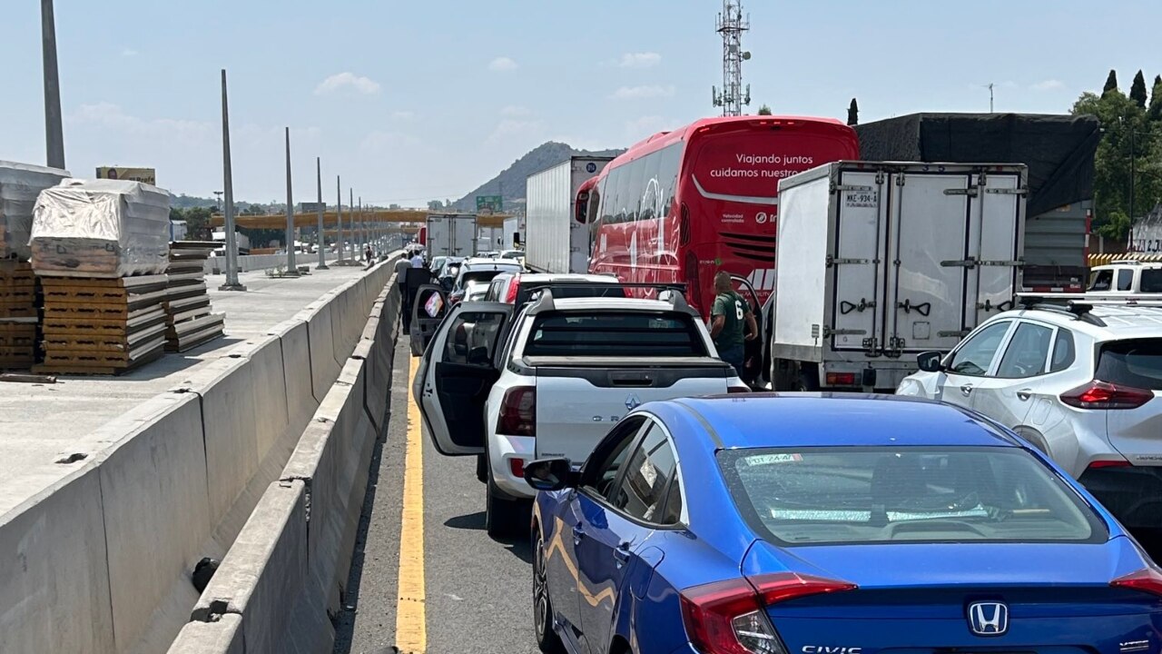 Según los reportes, en algunas áreas los tiempos de recorrido han aumentado drásticamente, pasando de 15 minutos a más de una hora y media, especialmente en la zona cercana al antiguo tiradero de Santa Catarina.

Foto: Producción El Universal Puebla