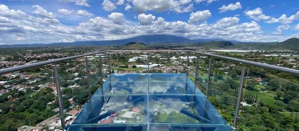 VIDEO Esto es lo que verás al llegar al mirador de cristal en Atlixco