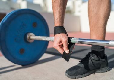¿Los straps son buenas o malas para levantar pesas? Esto dicen los expertos