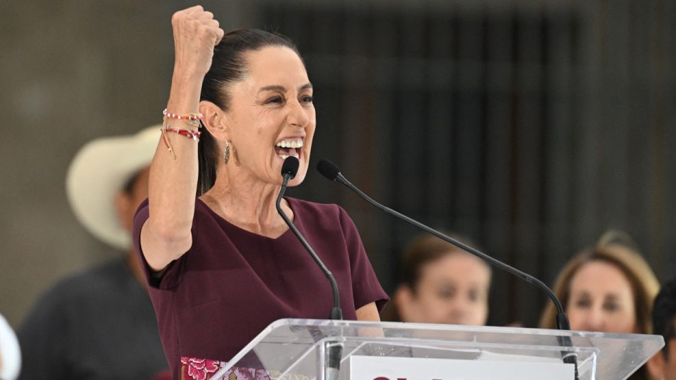 La celebración de Claudia Sheinbaum culminará con un gran evento en el Zócalo capitalino, un lugar significativo ya que allí fue donde la futura presidenta abrió y cerró su campaña.

Foto: Producción El Universal Puebla