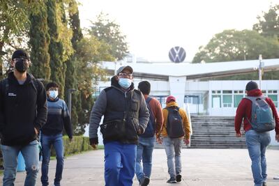 ¿Quién es el dirigente sindical en Volkswagen Puebla y cuándo concluye su gestión?