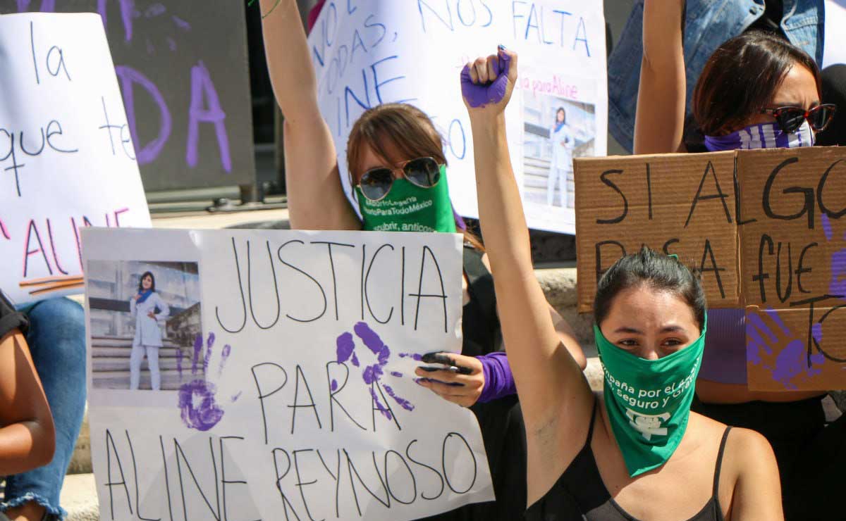 Manifestación en Fiscalía de Puebla por feminicidio de Aline, exigen no quede impune