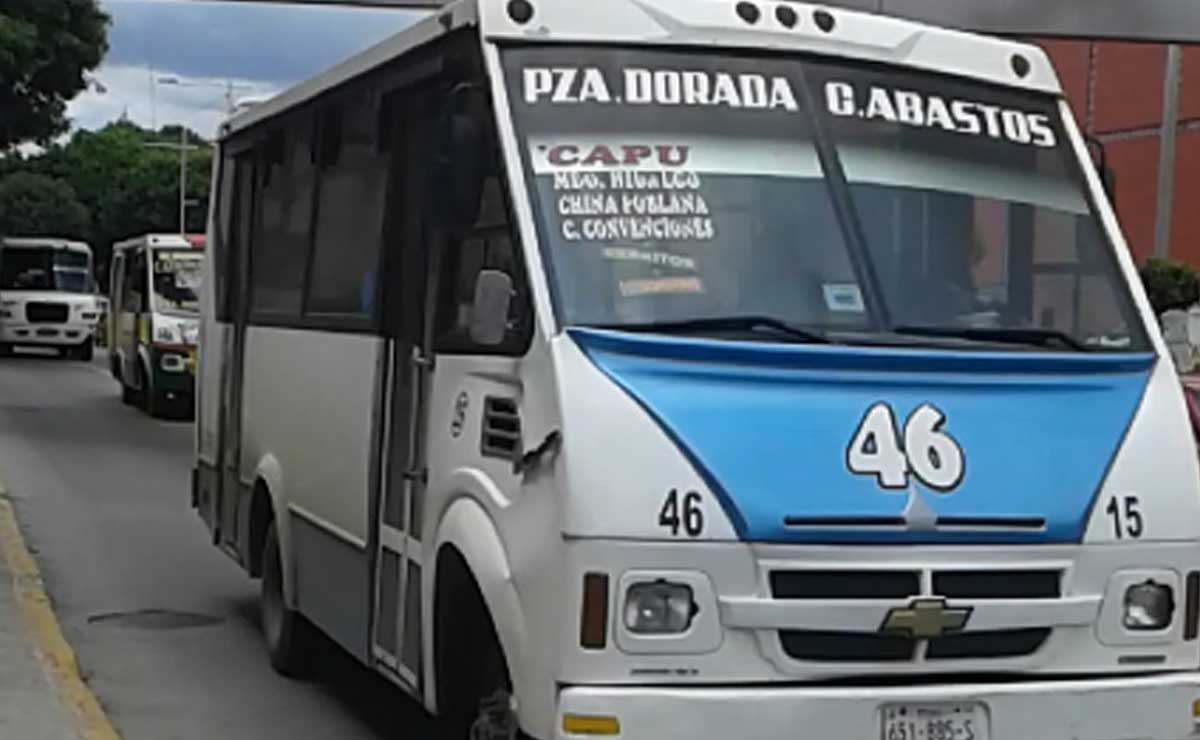 Asaltan con violencia dos unidades del transporte público en Puebla
