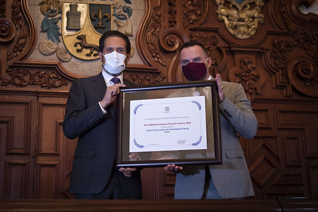 Recibe BUAP el Premio Internacional de Alfabetización UNESCO-Confucio