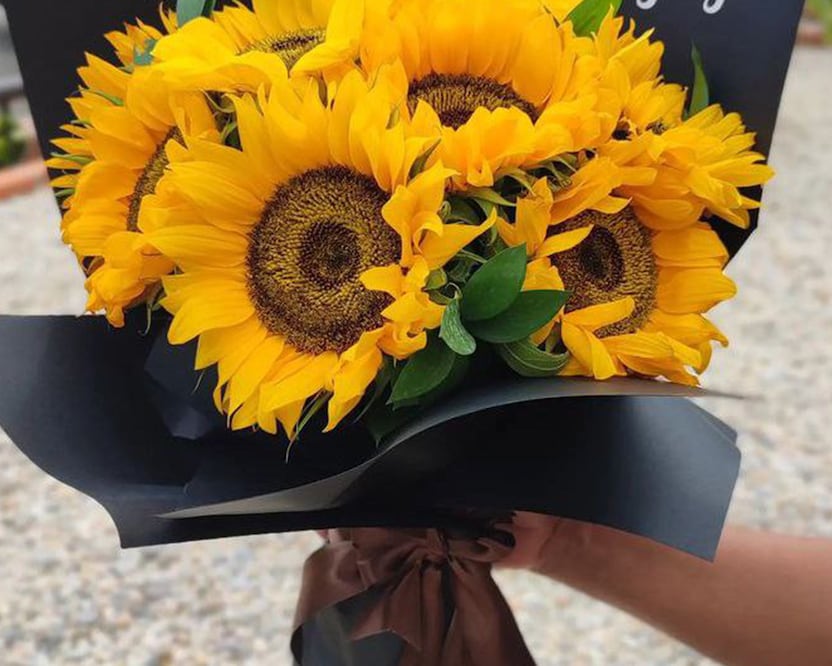 Los revendedores del Costco ahora van por las flores del 14 de febreros | Instagram Flores Amarillas