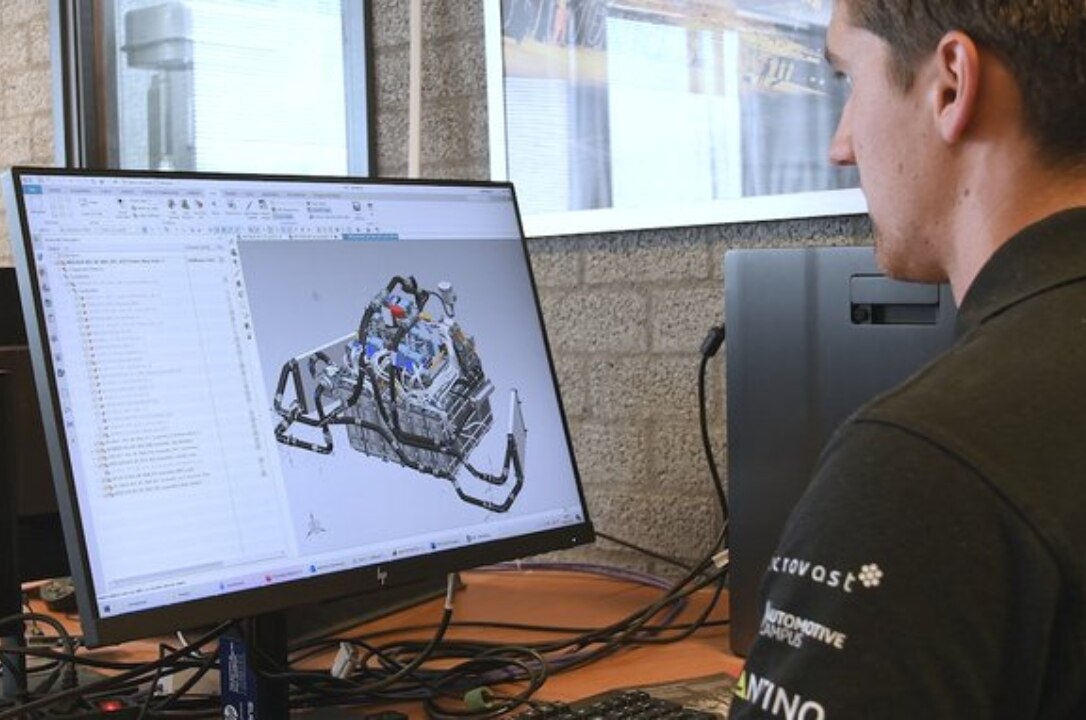 Crean auto eléctrico de carreras que se recarga en 12 minutos