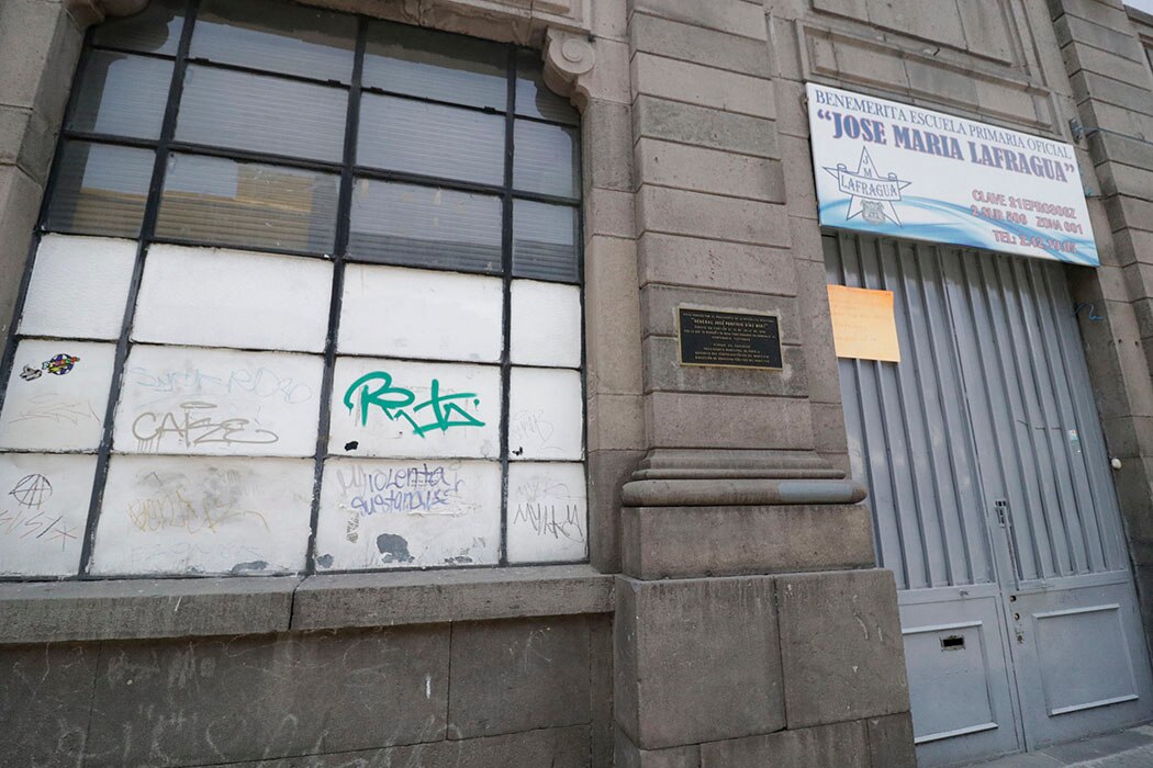 En Puebla fueron vandalizadas 350 escuelas, reportan padres de familia