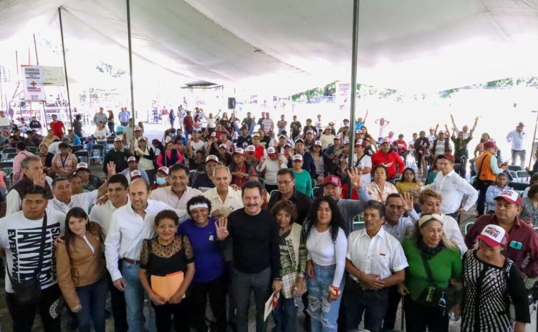 Ignacio Mier Velazco se reunió con pobladores del Barrio de Xonaca | Foto: Especial