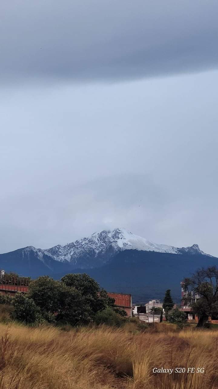 El Frente Frío número 11 causó que los volcanes estén cubiertos de nieve | Agencia Es Imagen para El Universal Puebla