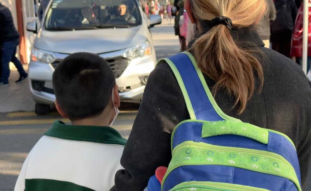 La página web de la SEP Puebla está lenta por el número de personas que buscan efectuar el trámite | Foto: Agencia Es Imagen para El Universal Puebla