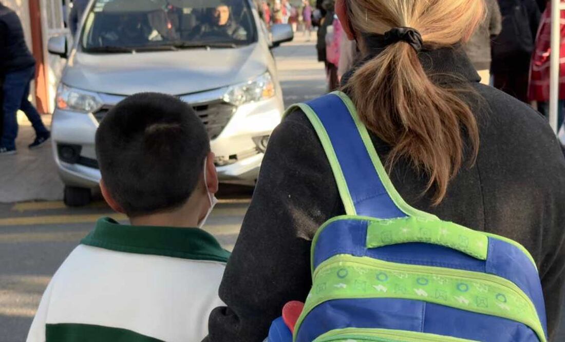 La página web de la SEP Puebla está lenta por el número de personas que buscan efectuar el trámite | Foto: Agencia Es Imagen para El Universal Puebla