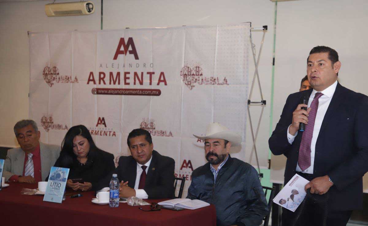 El senador Alejandro Armenta aclaró si dejará Morena en caso de no ser el candidato | Foto: agencia Es Imagen para El Universal Puebla