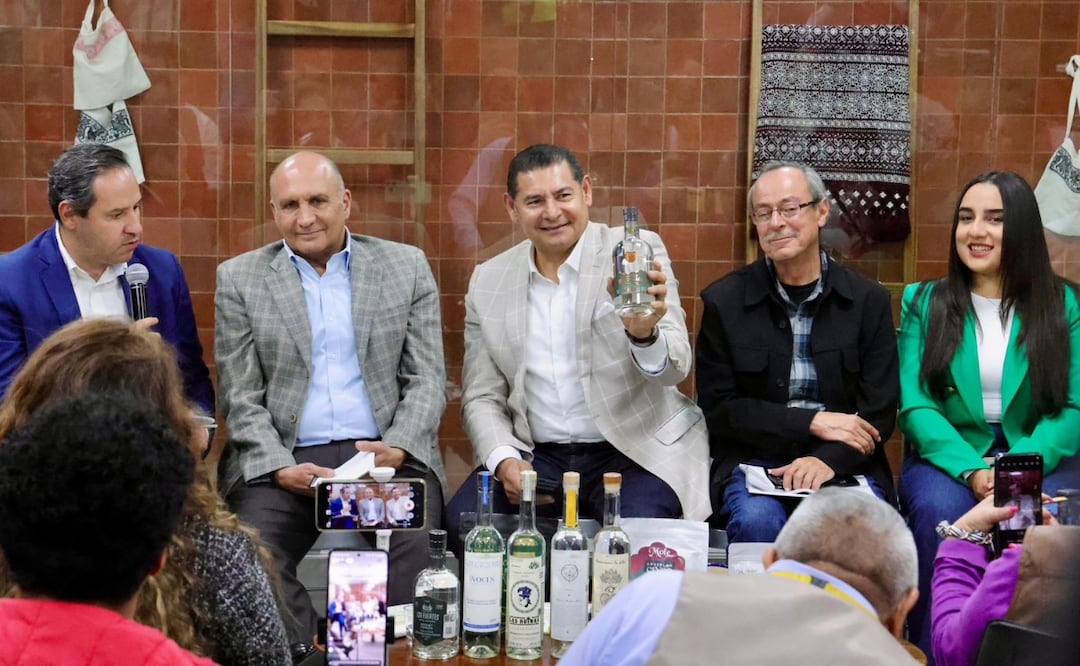 Con identidad y calidad, mezcal poblano se posiciona a nivel internacional | Foto: Gobierno de Puebla.