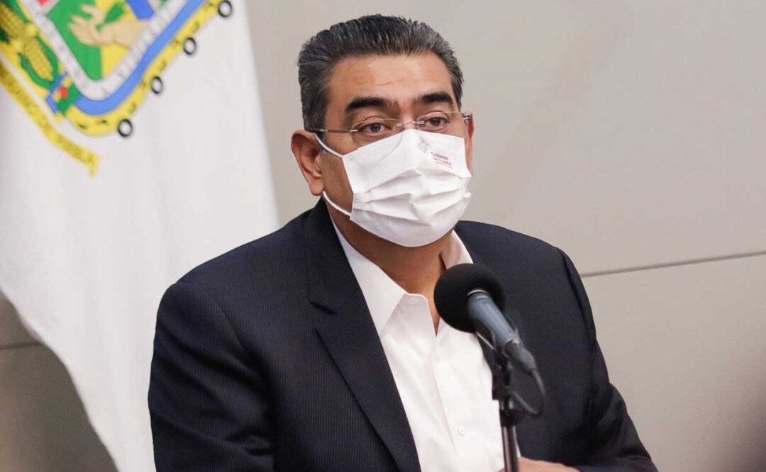 El gobernador de Puebla, Sergio Salomón Céspedes, habló sobre la reunión que tendrá con miembros de Morena | Foto: Agencia Es Imagen para El Universal Puebla