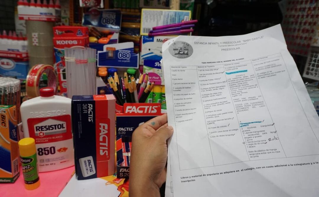 Para el ciclo escolar 2023-2024 ya comienzan a surgir algunas listas escolares que ponen a temblar los bolsillos de las familias poblanas | Foto: Agencia Es Imagen para El Universal Puebla