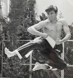 ¿El Jackie Chan de Puebla? Edgar Yitani presume patada voladora