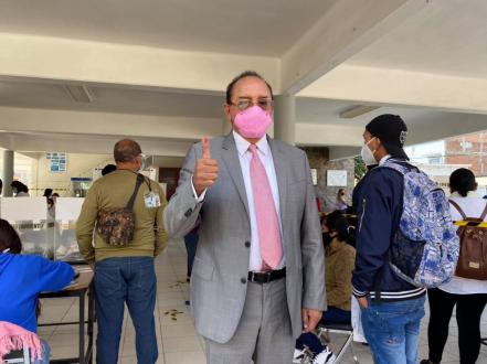 Detienen a Víctor Hugo Islas
