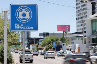 Van contra automovilistas que usan portaplacas en Puebla