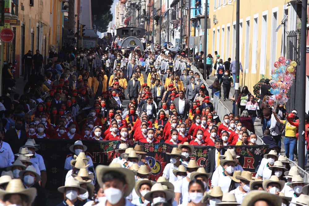 En el Desfile de este 20 de Noviembre participan alrededor de 8 mil estudiantes | EsImagen para El Universal Puebla