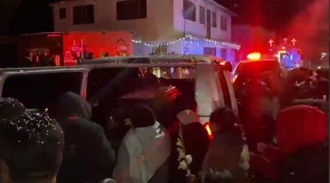 Entre música y flores reciben a los tres peregrinos que fallecieron en la México-Puebla