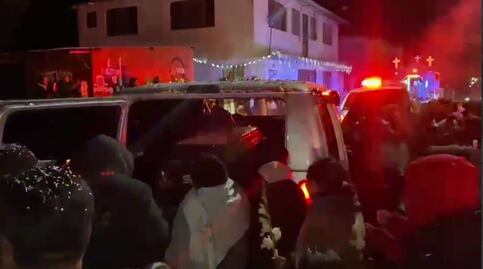 Entre música y flores reciben a los tres peregrinos que fallecieron en la México-Puebla