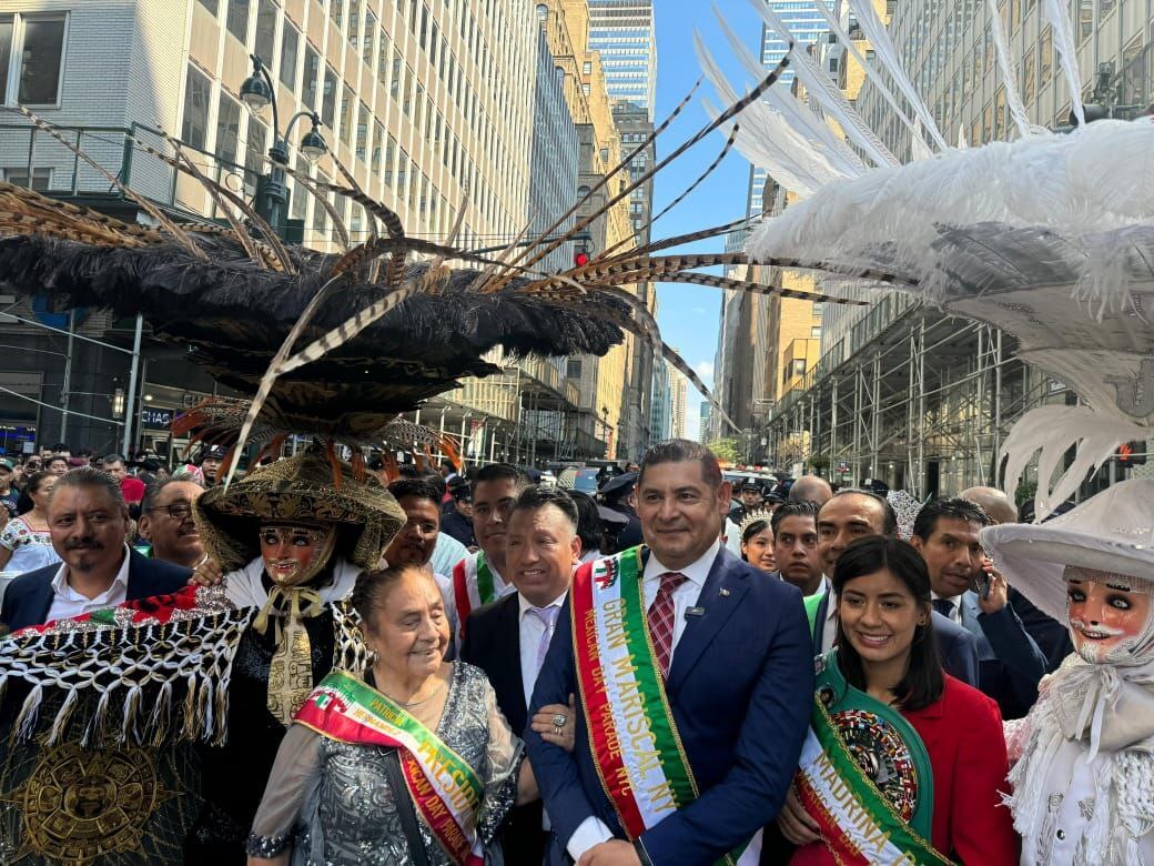 Alejandro Armenta visitó a los migrantes poblanos de Nueva York | Fotos Especiales