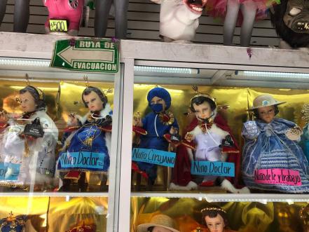 Traje de Niño Dios del Covid-19, el más vendido en Puebla
