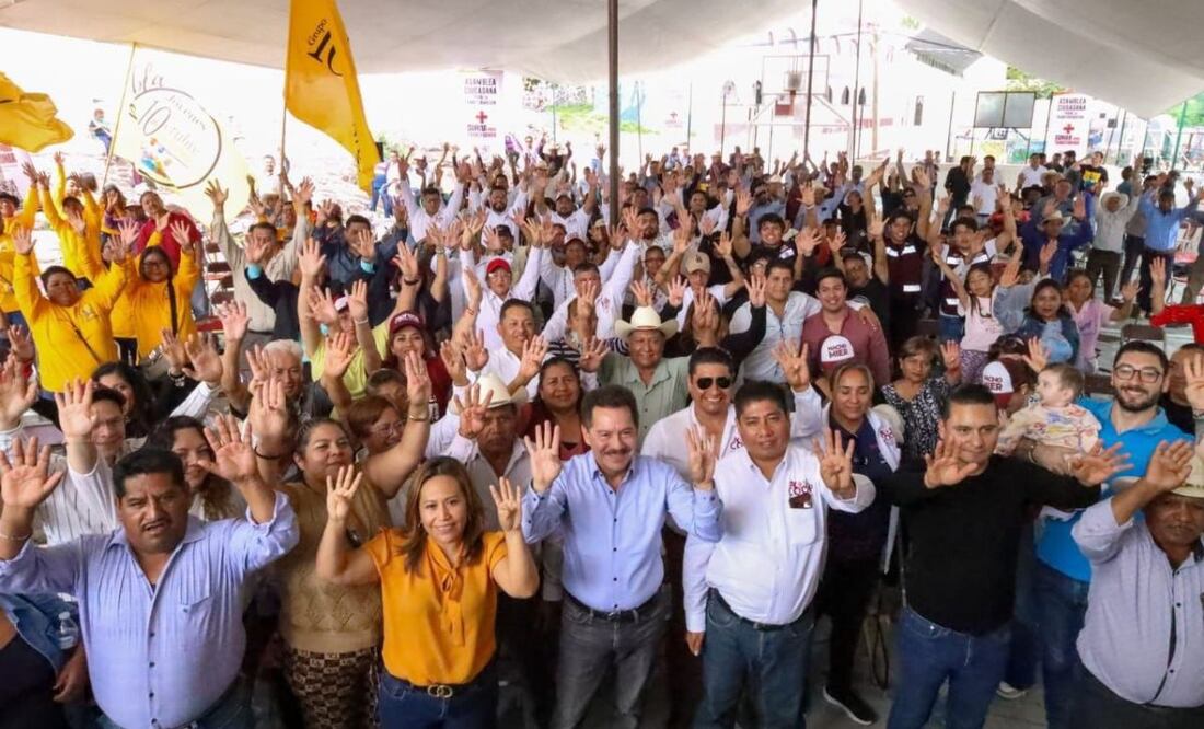 Ignacio Mier Velazco se reunió con pobladores de San Andrés Azumiatla | Foto: Especial