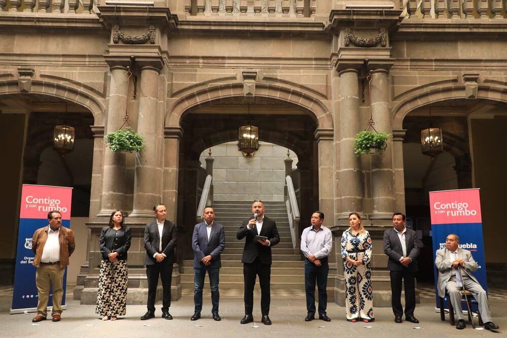 Adán Domínguez encabezó esta firma de convenio | Foto: Ayuntamiento de Puebla