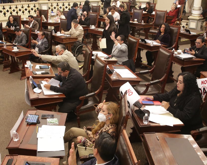 El Congreso de Puebla realizó una sesión extraordinaria para aprobar las leyes de ingresos municipales | Foto: Agencia Es Imagen para El Universal Puebla