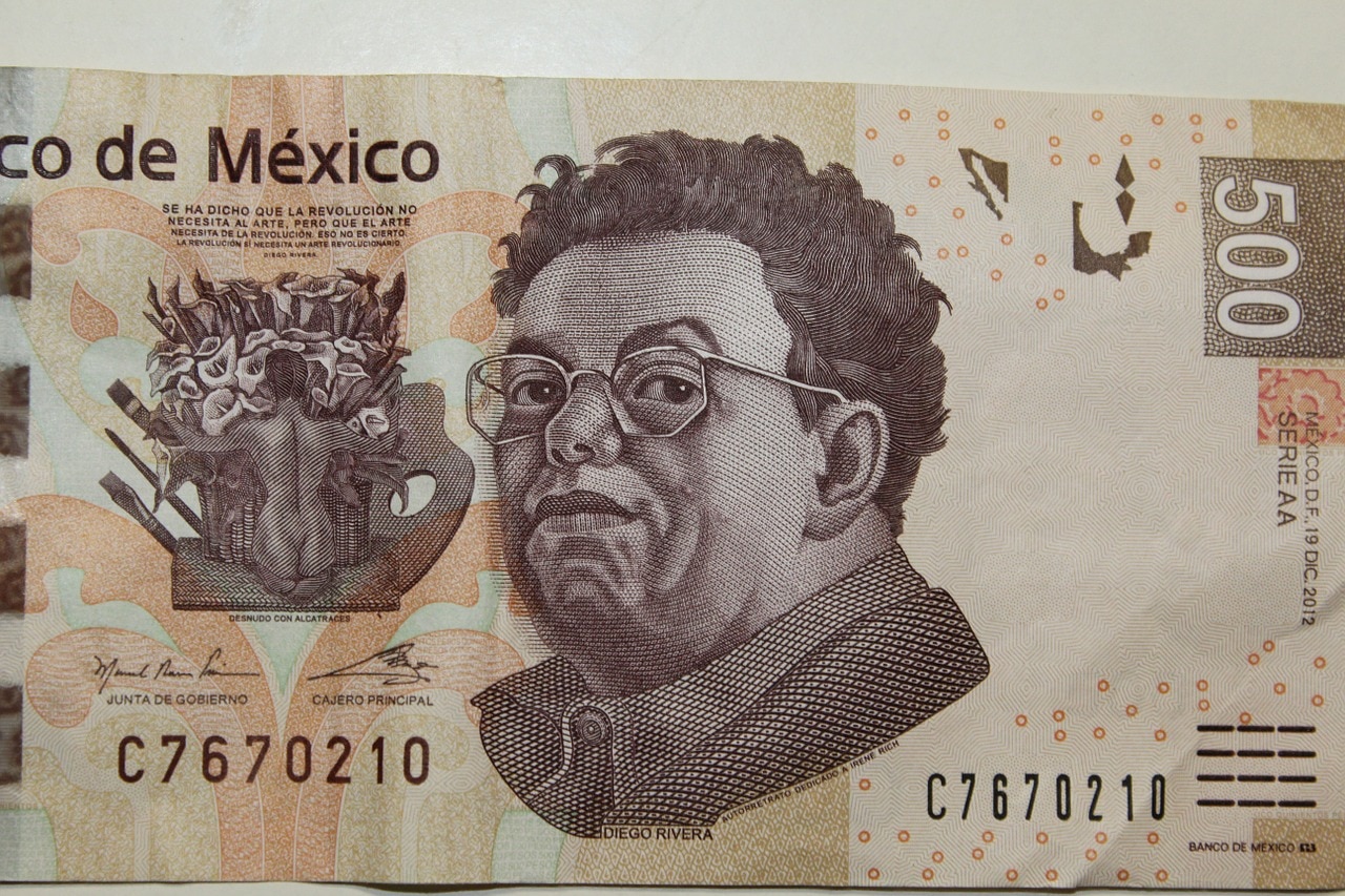 Qué hacer si se recibe un billete falso