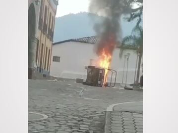 Pahuatlán arde. Tres muertos, balacera y una patrulla quemada por diferencias políticas