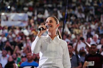 Morena Puebla acompaña a Claudia Sheinbaum en registro como precandidata