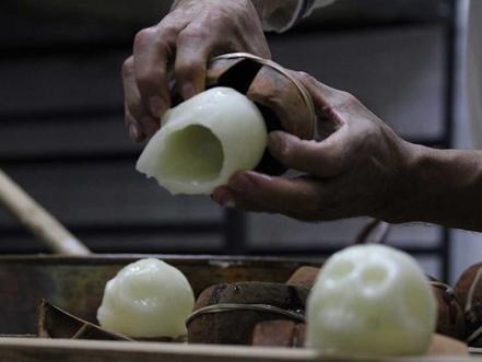 ¿Cómo se hacen las calaveritas de azúcar?