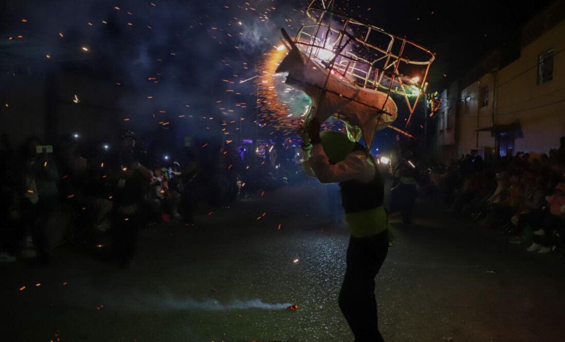 Un buscapiés que se desprendió de un torito habría provocado la explosión de un tanque de gas, en Tepehicán, Tlatlauquitepec / Foto EsImagen