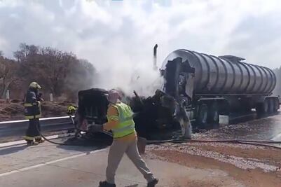 Cierre en la autopista México-Puebla hoy Jueves Santo por incendio de pipa