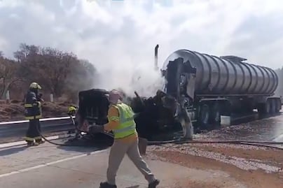 Cierre en la autopista México-Puebla hoy Jueves Santo por incendio de pipa