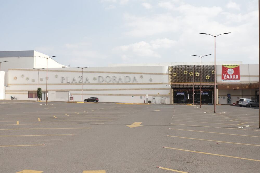 Muchas plazas en Puebla hoy lucen en el abandono | Foto: EsImagen