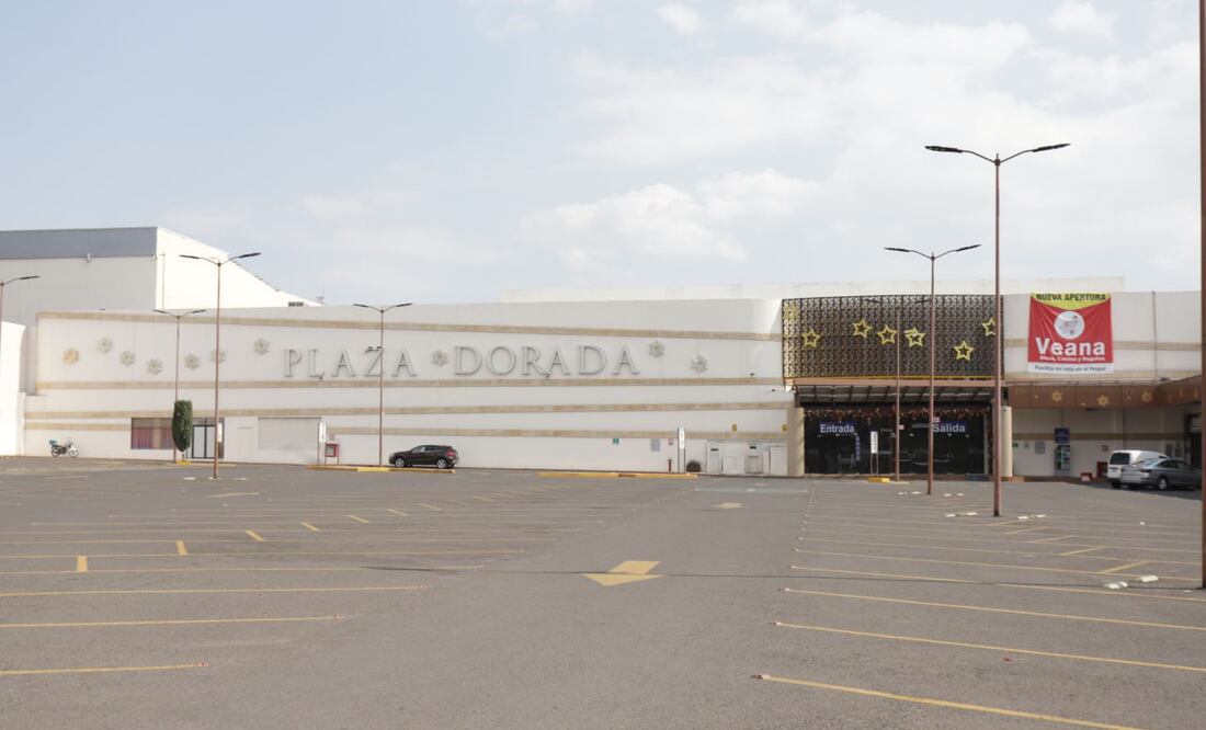 Muchas plazas en Puebla hoy lucen en el abandono | Foto: EsImagen