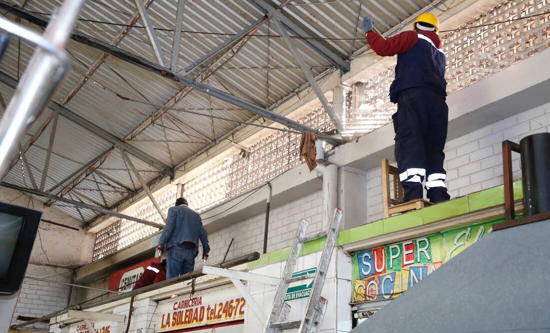 Personal del Ayuntamiento de Puebla realiza labores de mantenimiento en mercados | Ayuntamiento de Puebla
